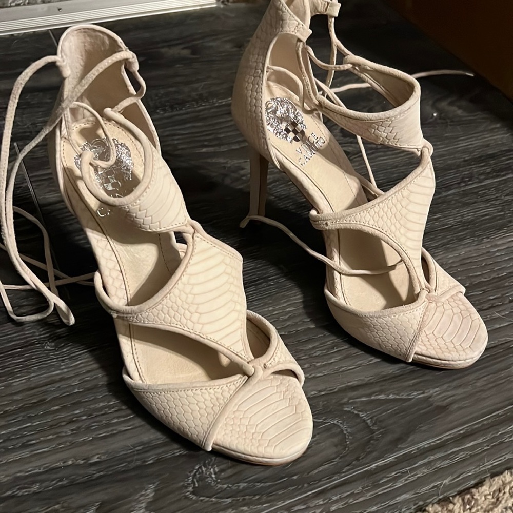 Never worn Vincent Comuto tan sued snake skin 4” heels